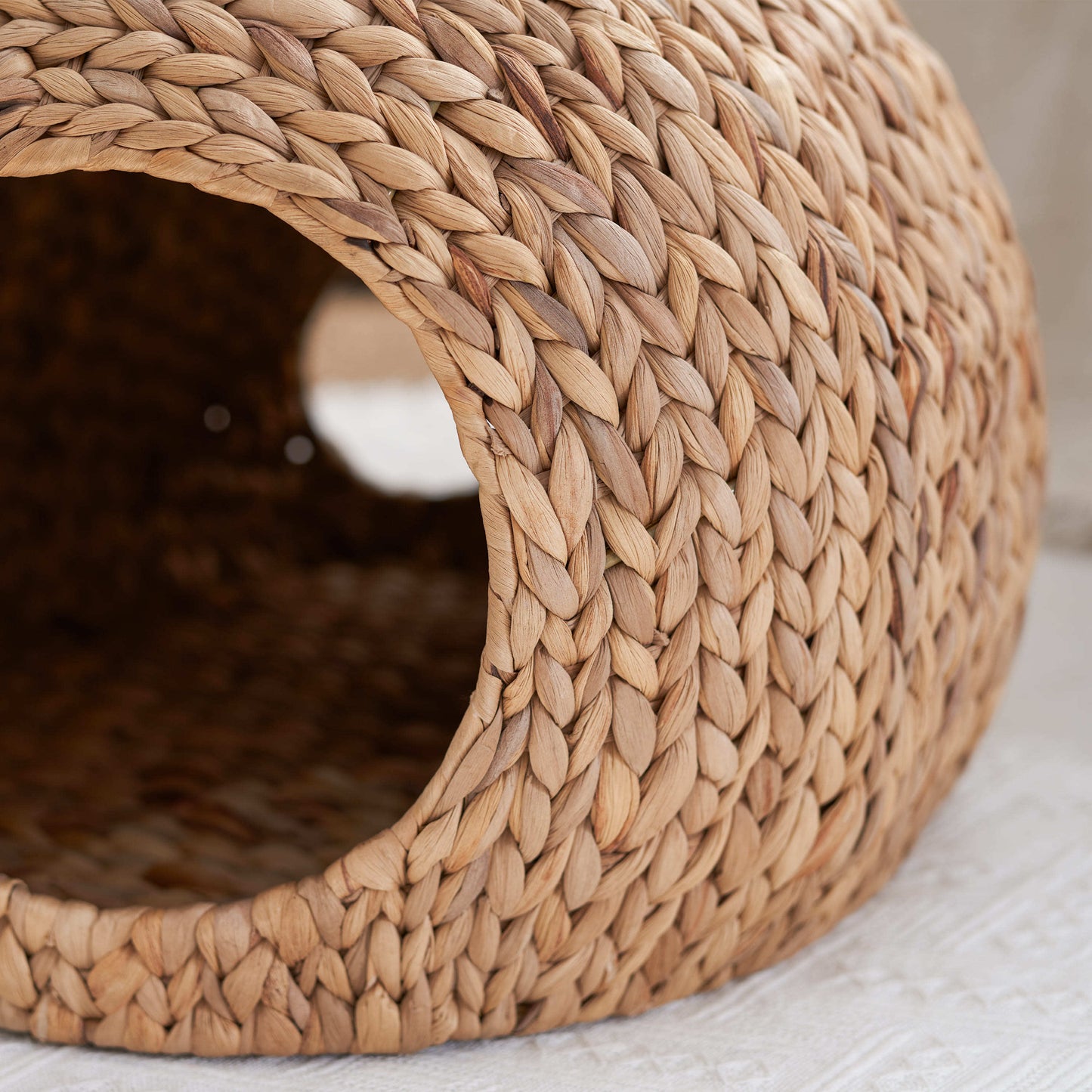 Water Hyacinth Woven Wicker Round Cat Bed Cave With Handles